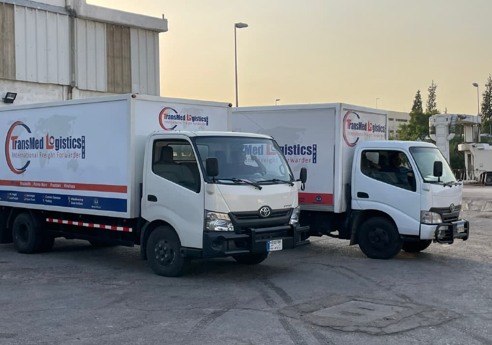 Camions de livraison aux couleurs de TransMed Logistics